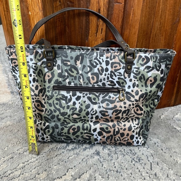 Sakroots Metro Tote Purse Coated Canvas Handbag Giraffe Charm Canvas Blue Desert - Picture 6 of 10